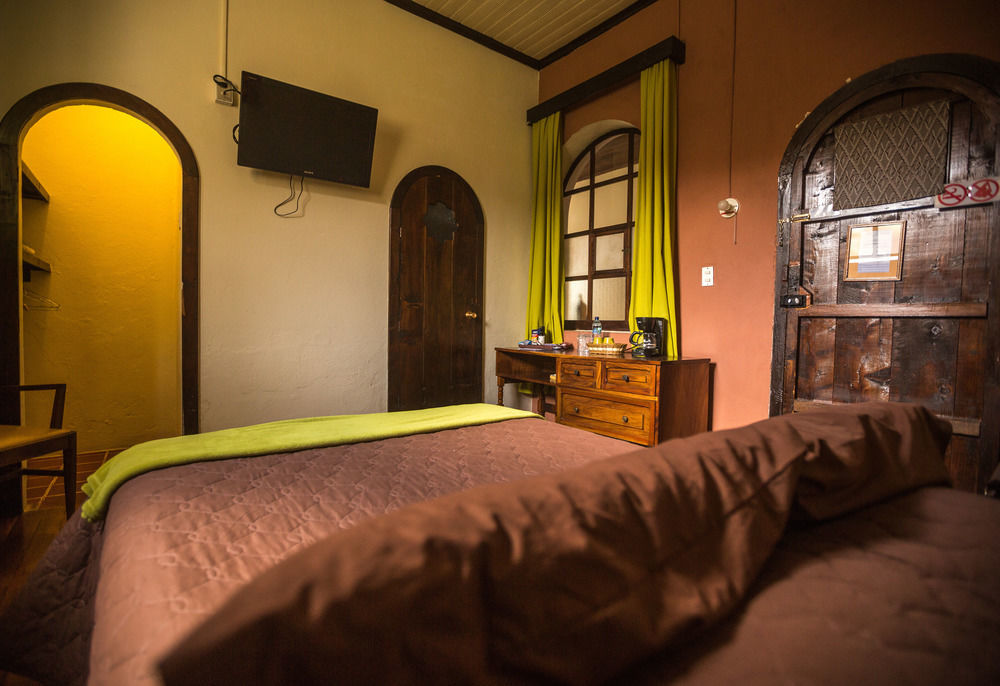 Hotel Modelo Quetzaltenango Exterior photo