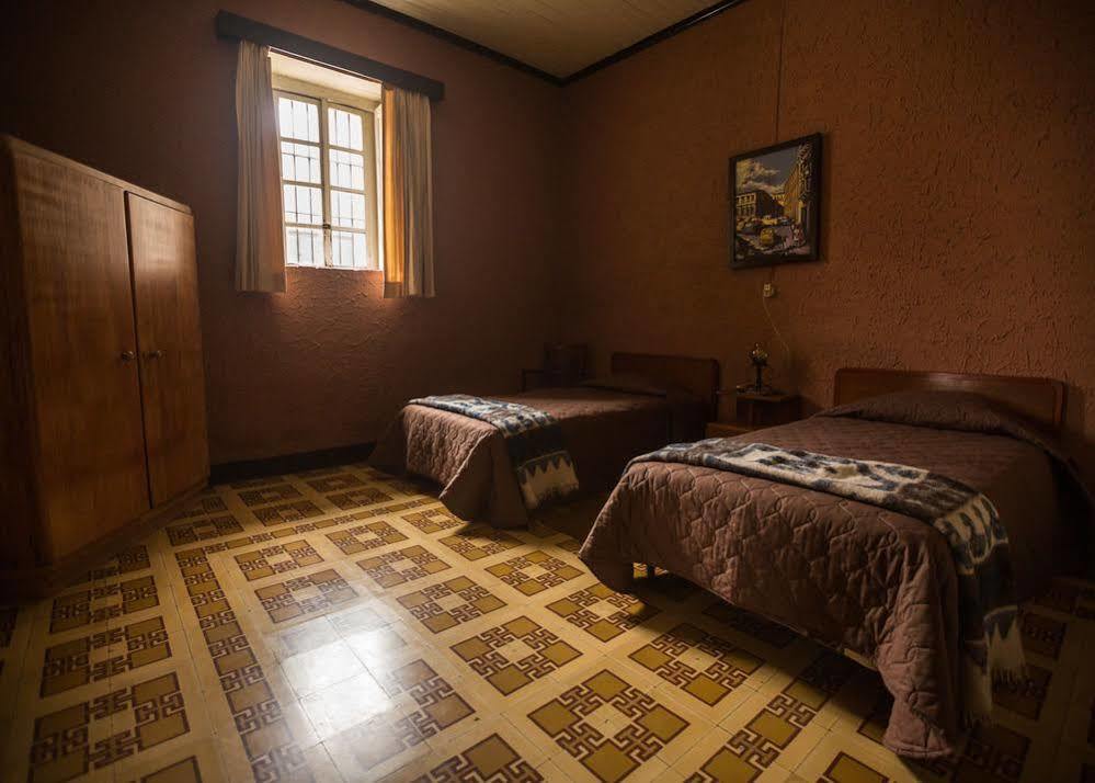 Hotel Modelo Quetzaltenango Exterior photo