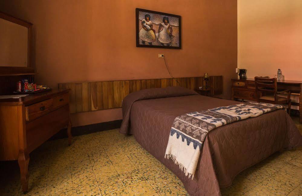 Hotel Modelo Quetzaltenango Exterior photo