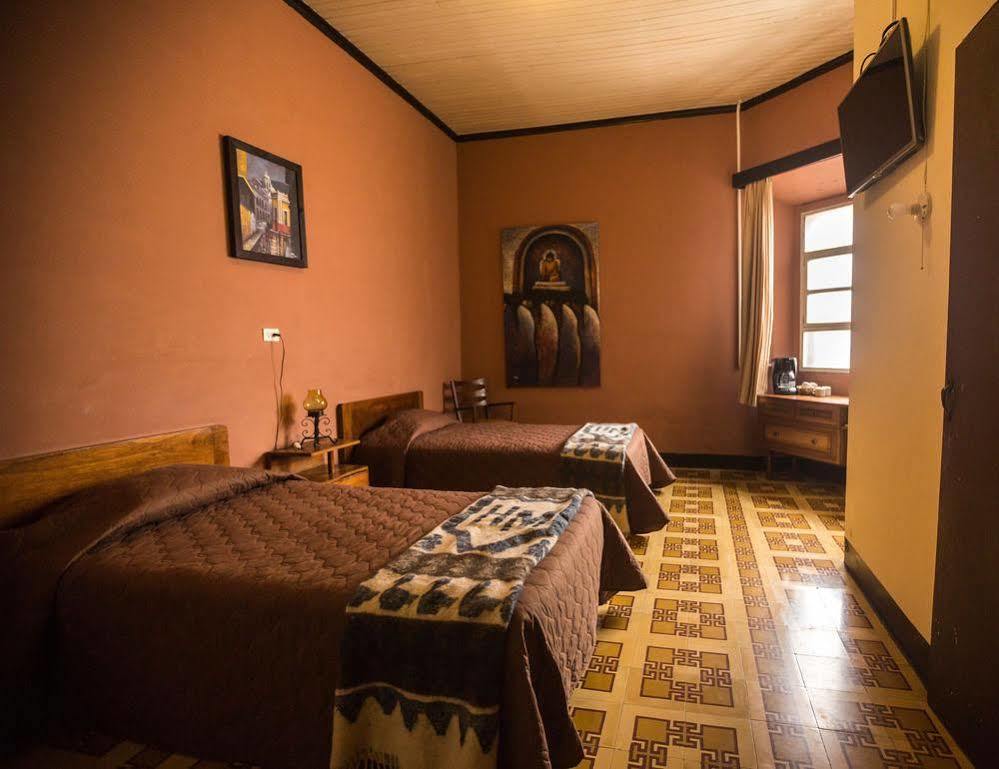 Hotel Modelo Quetzaltenango Exterior photo