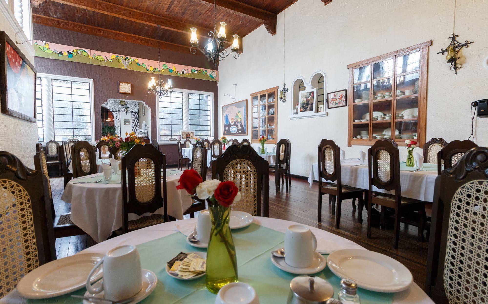 Hotel Modelo Quetzaltenango Exterior photo