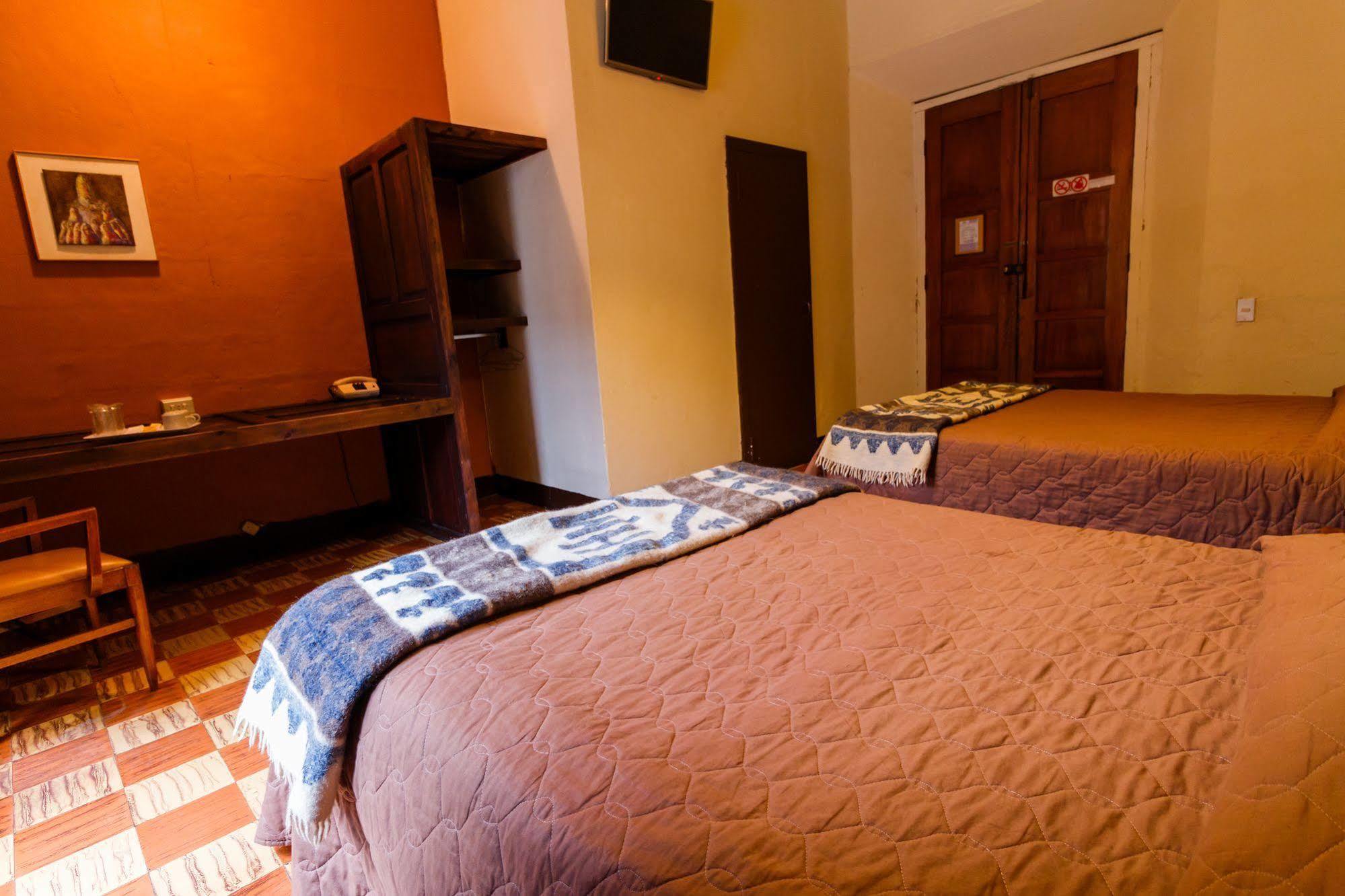 Hotel Modelo Quetzaltenango Exterior photo